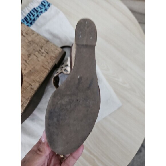 Tory Burch Nori Metalic Gold Leather Wedge Sandal Sz 6 - Picture 11 of 13